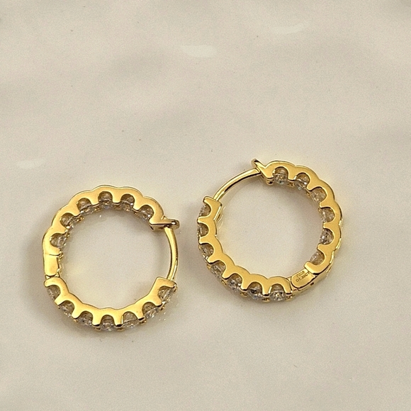 In and Out Moissanite Huggie 18k Yellow Gold Plated - Picture 2 of 4